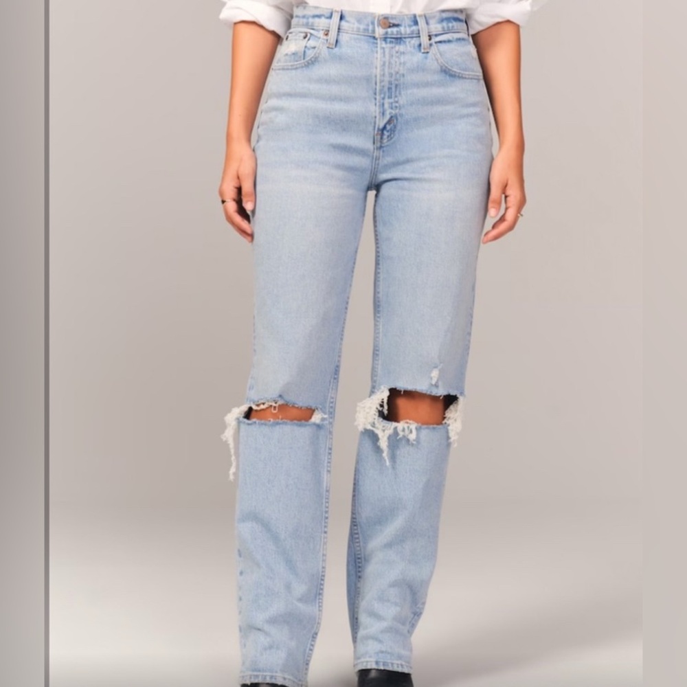 Abercrombie Curve Love Ultra High Rise 90s Straight Jean 30/10L Medium Destroy